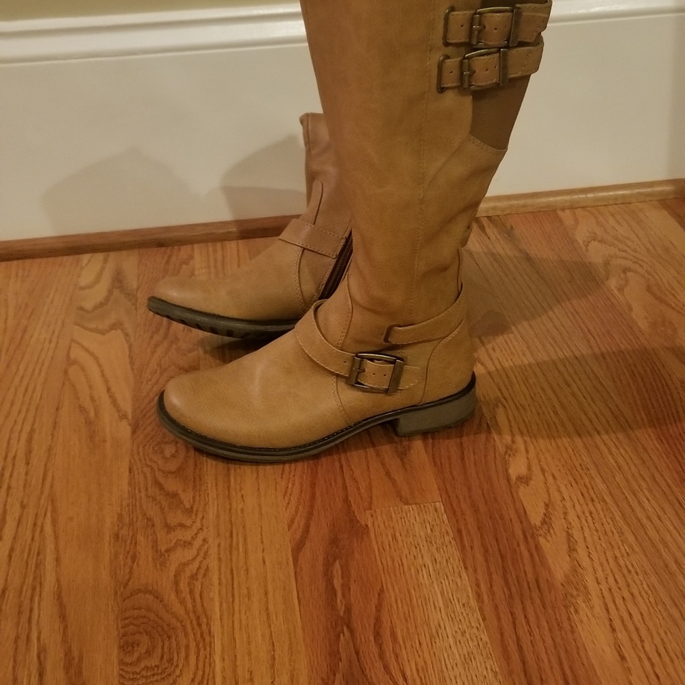 Boots - Picture 2 of 5